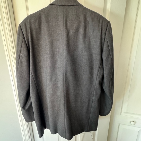 Ermenegildo Zegna suit.  Beautifully made and designed suit for all occasions. - Picture 3 of 7